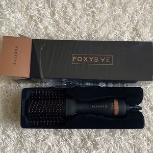 FoxyBae Blowout Brish
